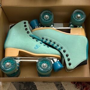 Mint Green Roller Skates with Teal Wheels Candi Grl
